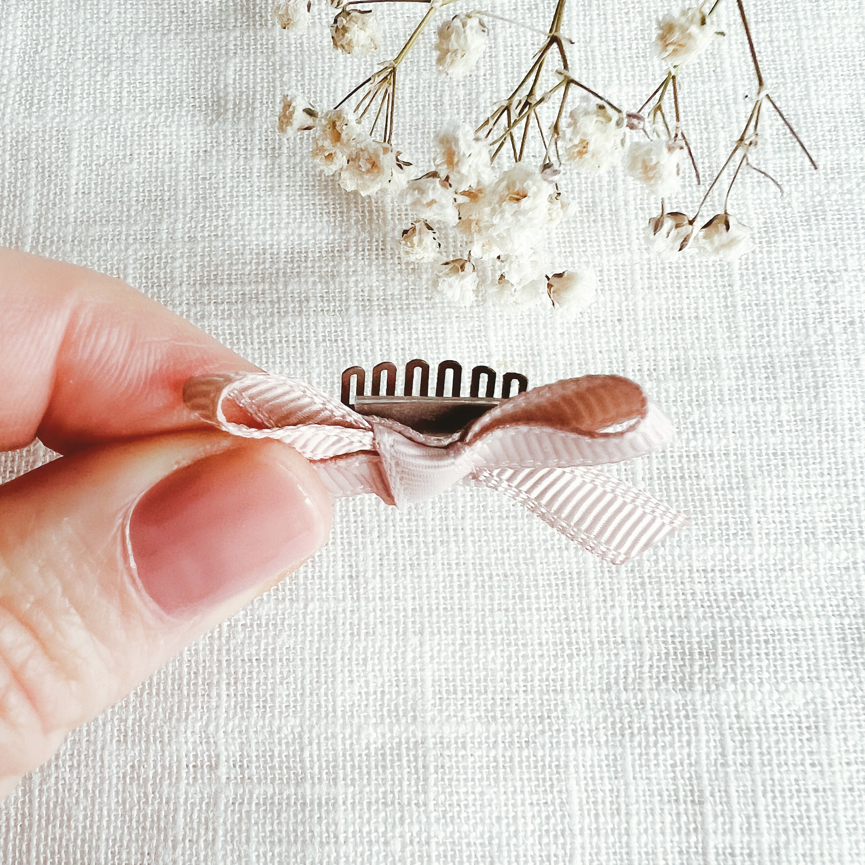 Mini ribbon bow hair clips - A for Noochie Mini ribbon bow hair clips - A for Noochie
