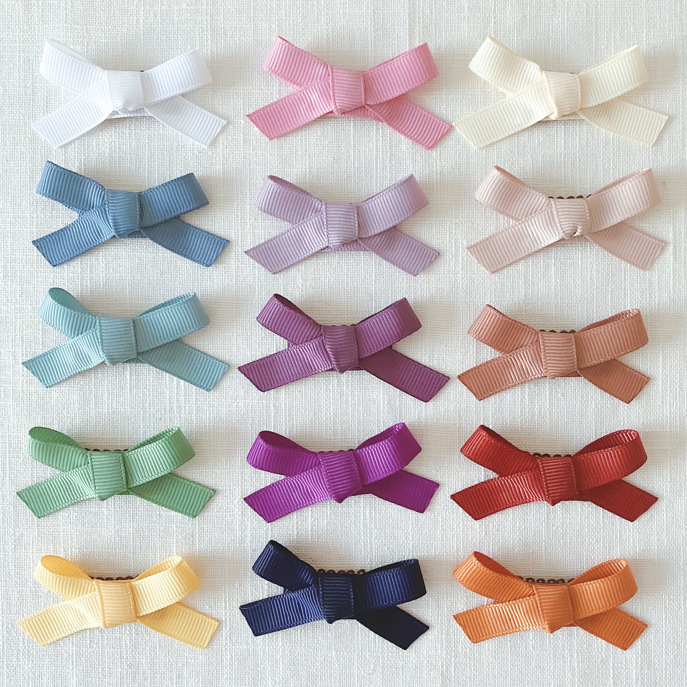 Ribbon bow hair clips for children with fine hair