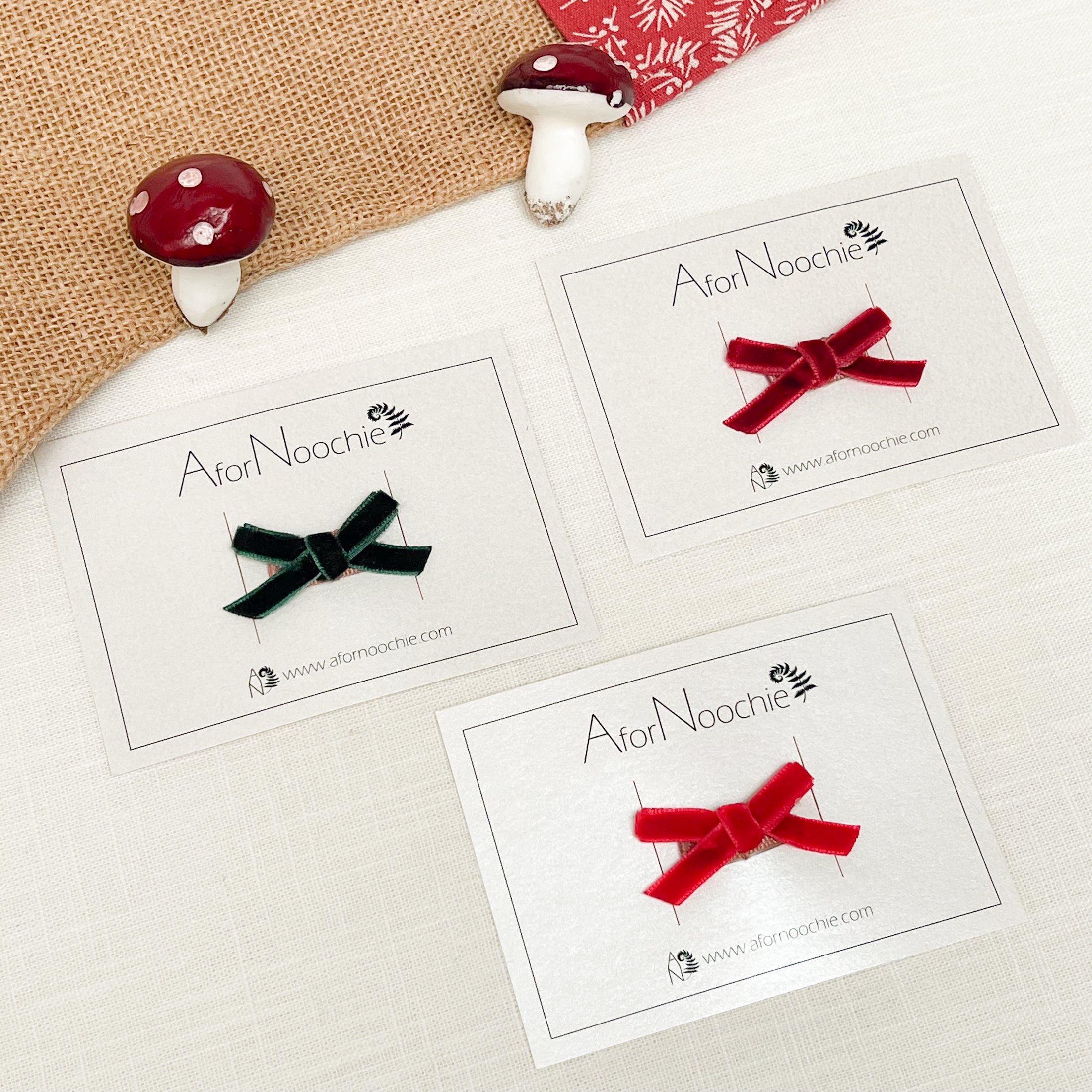 Christmas mini velvet baby hair bow clips designed to latch on fine hair. Stocking filler for baby girls