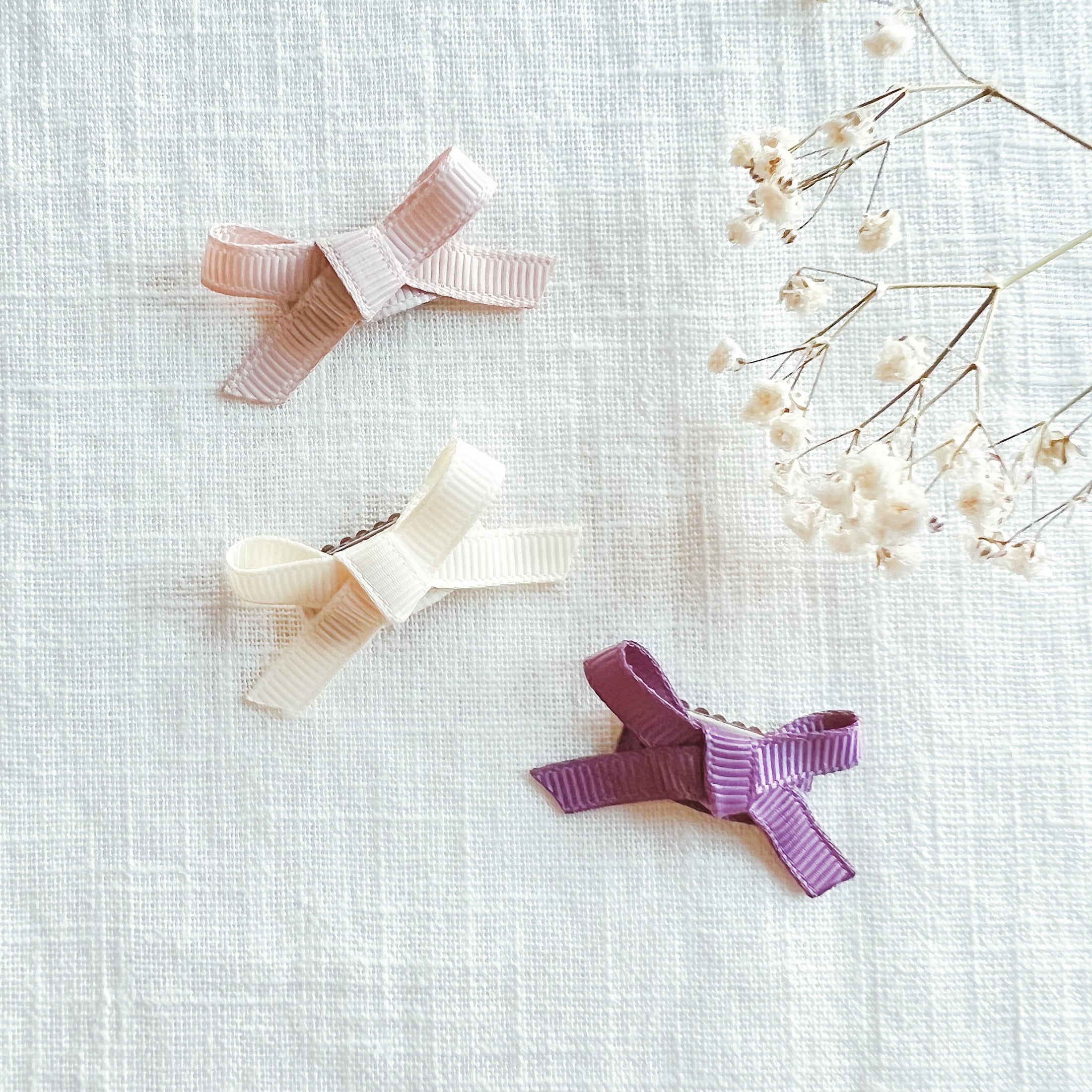 Sets of three mini ribbon bows
