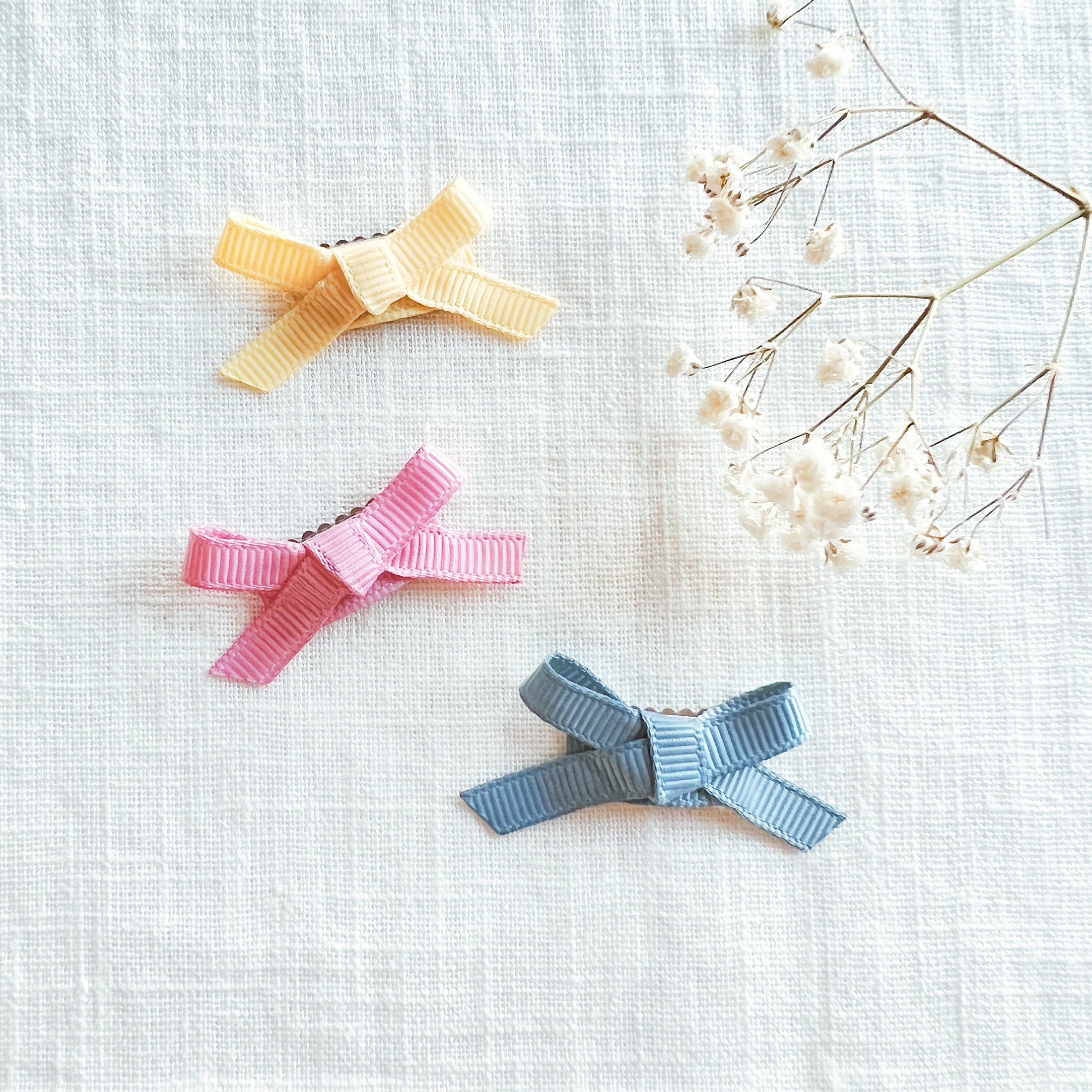 Sets of three mini ribbon bows